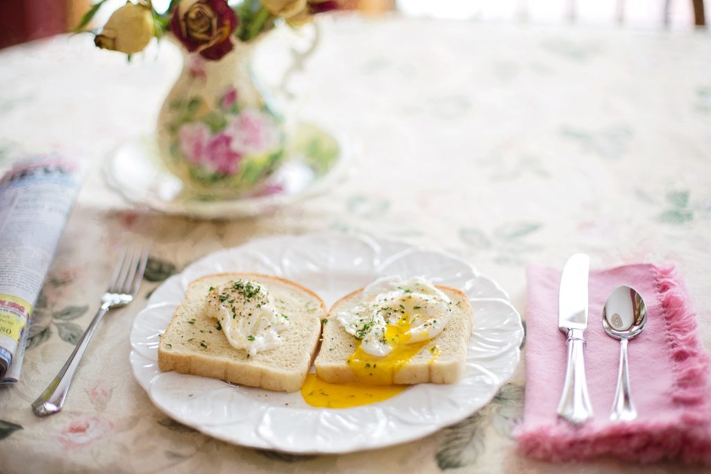 poached-eggs-on-toast-739401_1920